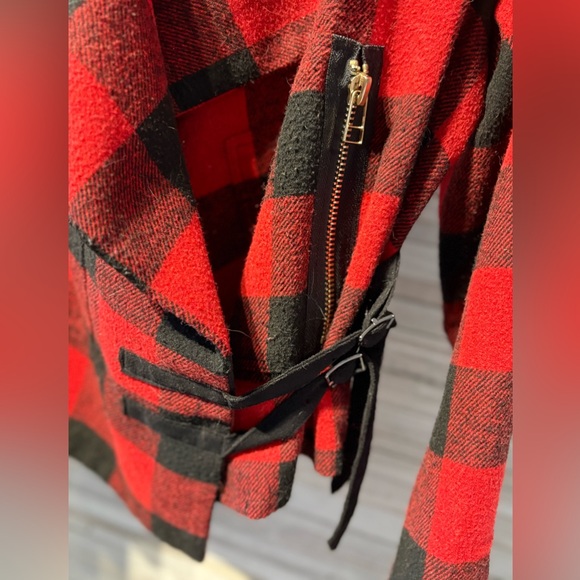 Women’s red and black asymmetrical motorcycle jacket size medium fully lined - Picture 3 of 4